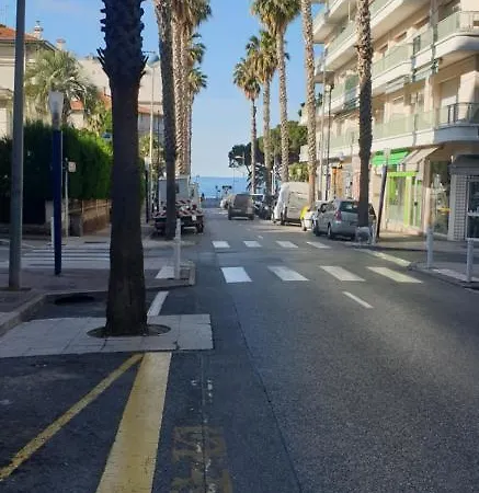 Daire Au Coeur De Juan A Deux Pas Des Plages *